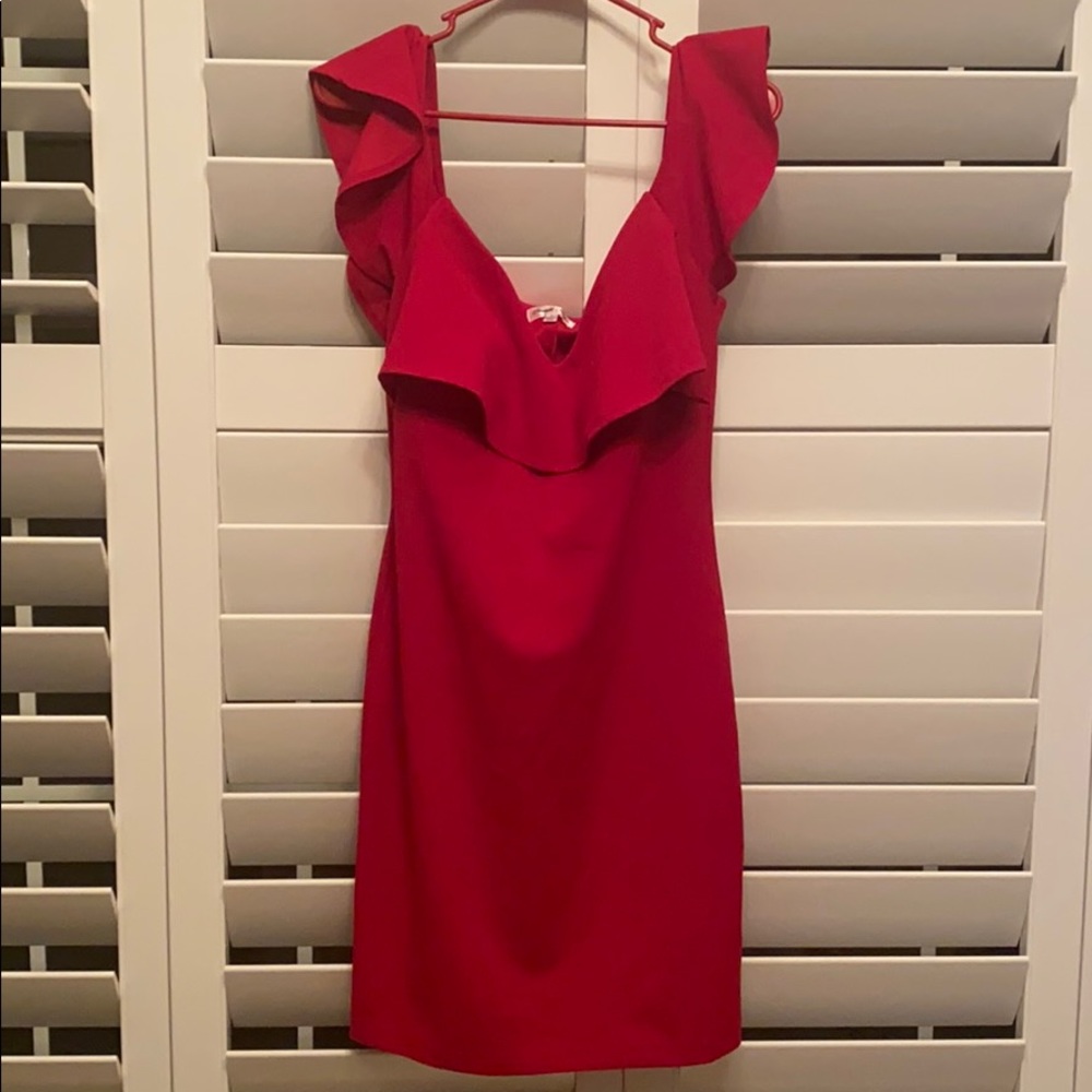 Short red dress w/sweetheart neckline. Size L